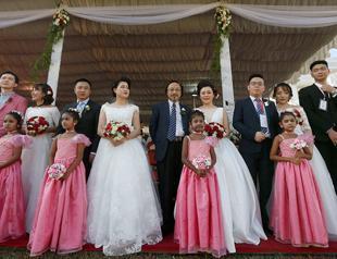 50 Chinese couples marry in Sri Lanka in mass ceremony