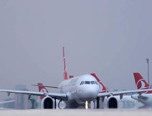 Istanbul Atatürk Airport runway briefly closed after planes hit birds