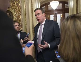 Democrats warn Trump against firing Mueller