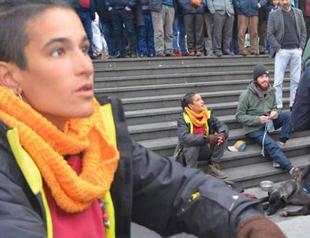 Portuguese tourist leaning against model of al-Aqsa mosque in Turkey’s Trabzon angers locals
