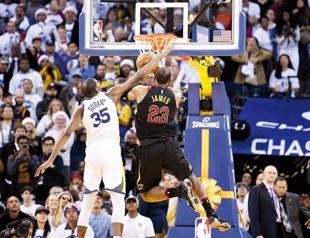 Warriors down Cavaliers, Thunder, Wizards win