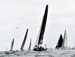 Sydney to Hobart fleet races to break record