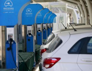 China extends tax rebate for electric cars, hybrids