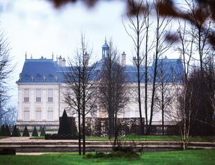 Crowdfunding saves tumbling down French chateau