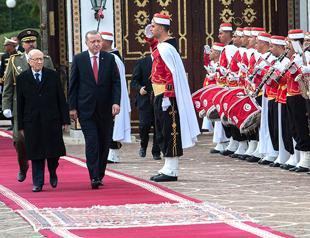 Turkey’s Erdoğan signs defense, investment deals in Tunisia