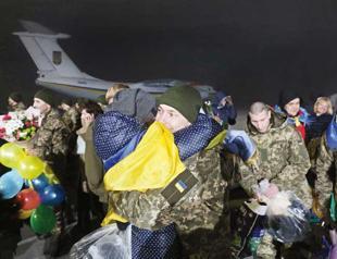 Ukraine, rebels in mass prisoner swap