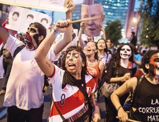 Thousands of Peruvians march against Fujimori pardon