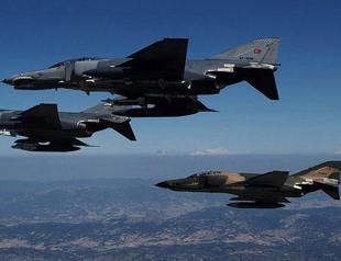 Turkish army kills at least four PKK militants