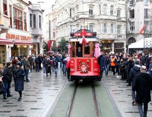 Historic tram on Istanbul’s İstiklal Avenue back in operation