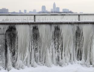 ‘Bomb cyclone’ pounds eastern US, four reported dead