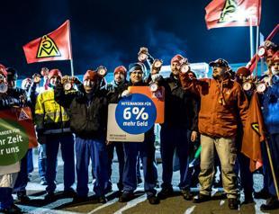 German industrial workers stage strikes in pay dispute