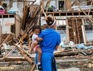 Weather disasters cost US record $306 billion in 2017