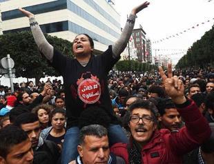 Arrests, clashes persist in Tunisia amid price rises