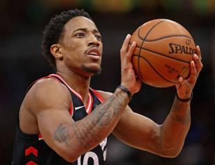 Warriors hold off charging Raptors to win on road