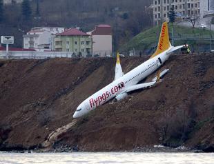 Pilots blame motor failure for plane skidding off runway in Turkey’s Trabzon airport