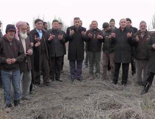Villagers perform ‘snow prayer’ in Turkey’s Muş
