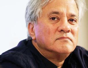 Sculptor Kapoor awards $1 mln Jewish Nobel prize to refugees