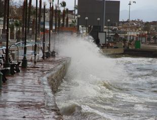 Istanbul, Bursa fast ferry services temporarily canceled due to severe storms