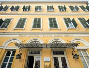 Fire breaks out in Istanbul’s former Italian Hospital in Beyoğlu