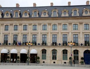 Paris Ritz to auction old furnishings