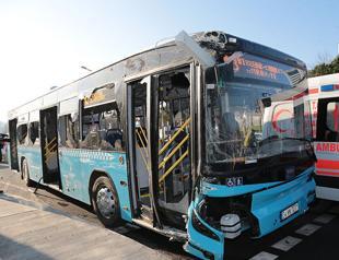 Three killed, five wounded as bus hits bus stop in Istanbul’s Üsküdar
