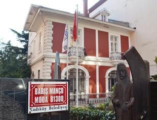 Fans flock to Barış Manço Museum on singer’s death anniversary