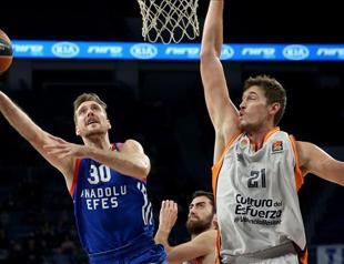 Anadolu Efes wins, Fenerbahçe loses in Euroleague basketball action