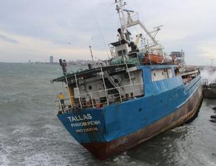 Cargo ship grounded by storm in Istanbul