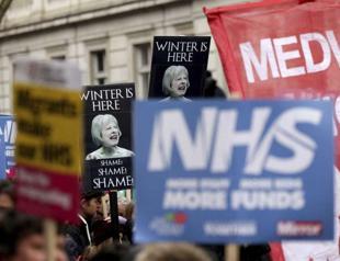 Thousands protest UK health services