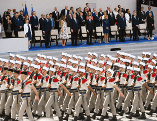 Trump eyes military parade to show might