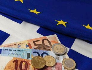 Greece returns to debt market with seven-year bond