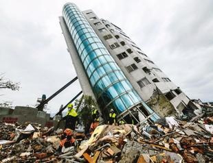 Taiwanese rescuers brave aftershocks