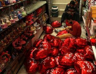 Love is in the air, but not on airwaves as Pakistan bans Valentines Day