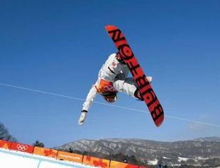 Kim melts hearts with tearful snowboarding gold