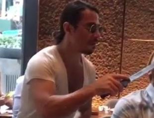 ‘Salt Bae’ feeds David Beckham steak in his New York restaurant