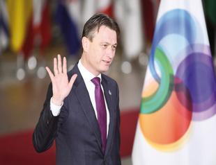 Dutch FM resigns triggering vote of no-confidence