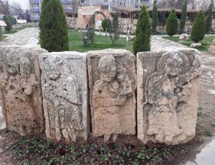 Stones on submerging Hasankeyf bridge moved to museum