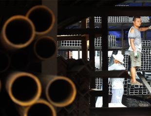 Hefty import curbs on steel offered in US