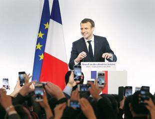 Macron’s approval rating falls below 50 pct
