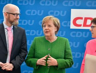 Top official in Merkel’s party to step down