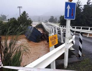 Storm blocks road in New Zealand