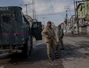 Villagers flee Kashmir front line as Pakistan, India trade fire