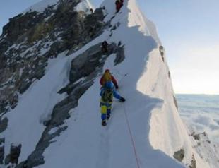 Climber calls off Everest summit bid