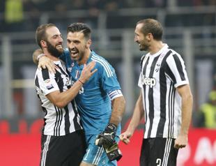 Snow hampers Juve, Milan Cup preparations