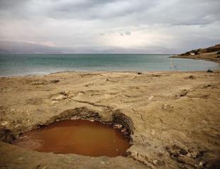 Vanishing Dead Sea, a hermit haven