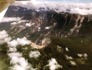 PNG struggling to assess quake damage