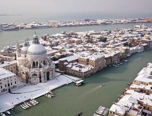 Heavy winter weather batters UK, European mainland