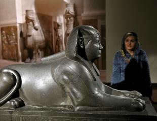 Louvre brings unprecedented show to Tehran