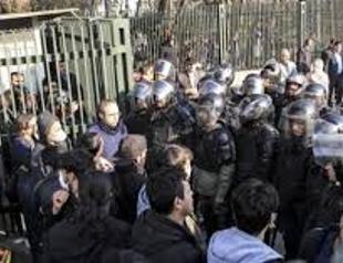 Sri Lanka blocks Facebook, social media, amid riots