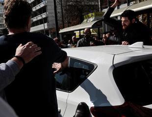 Istanbul taxi drivers hunt down, beat up Uber drivers as tensions rise